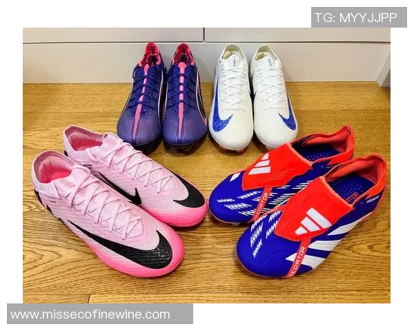 足球明星拖鞋的时尚魅力与独特设计展示你不可错过的潮流单品