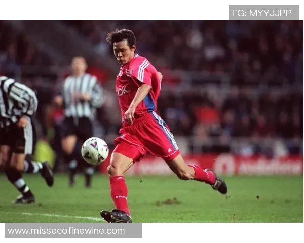 足球明星教你如何轻松过人技巧视频解析助你提升球技与自信